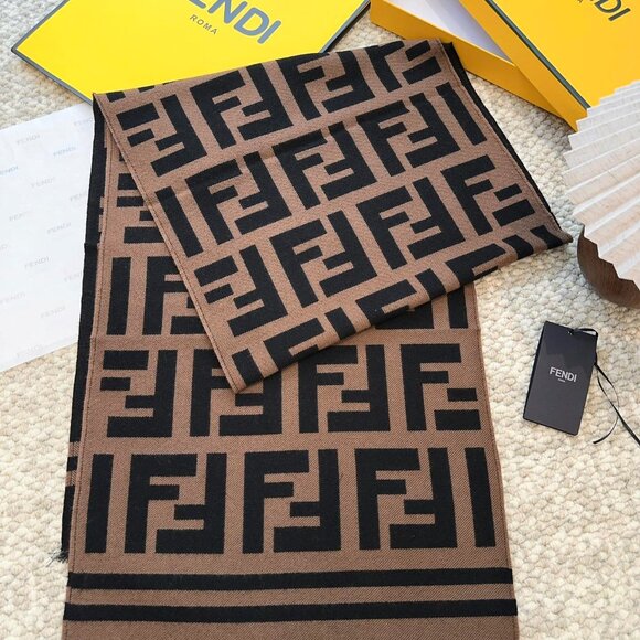 Fendi Chic Neck Accessory - Picture 3 of 8